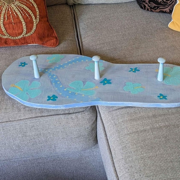 Super Cute "Flip Flop" Wall Decor With Hooks. Measures approximately 22.5" x 10" - Picture 7 of 8